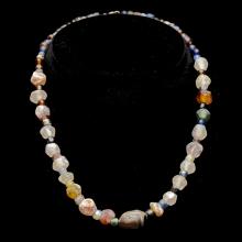 Collier en perles de verre, Perse